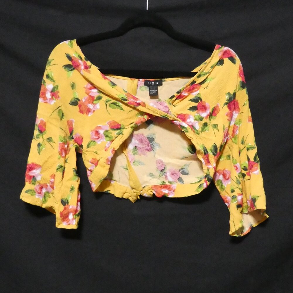 U2B | medium | Floral Yellow Crop Top | Zip-Up Back